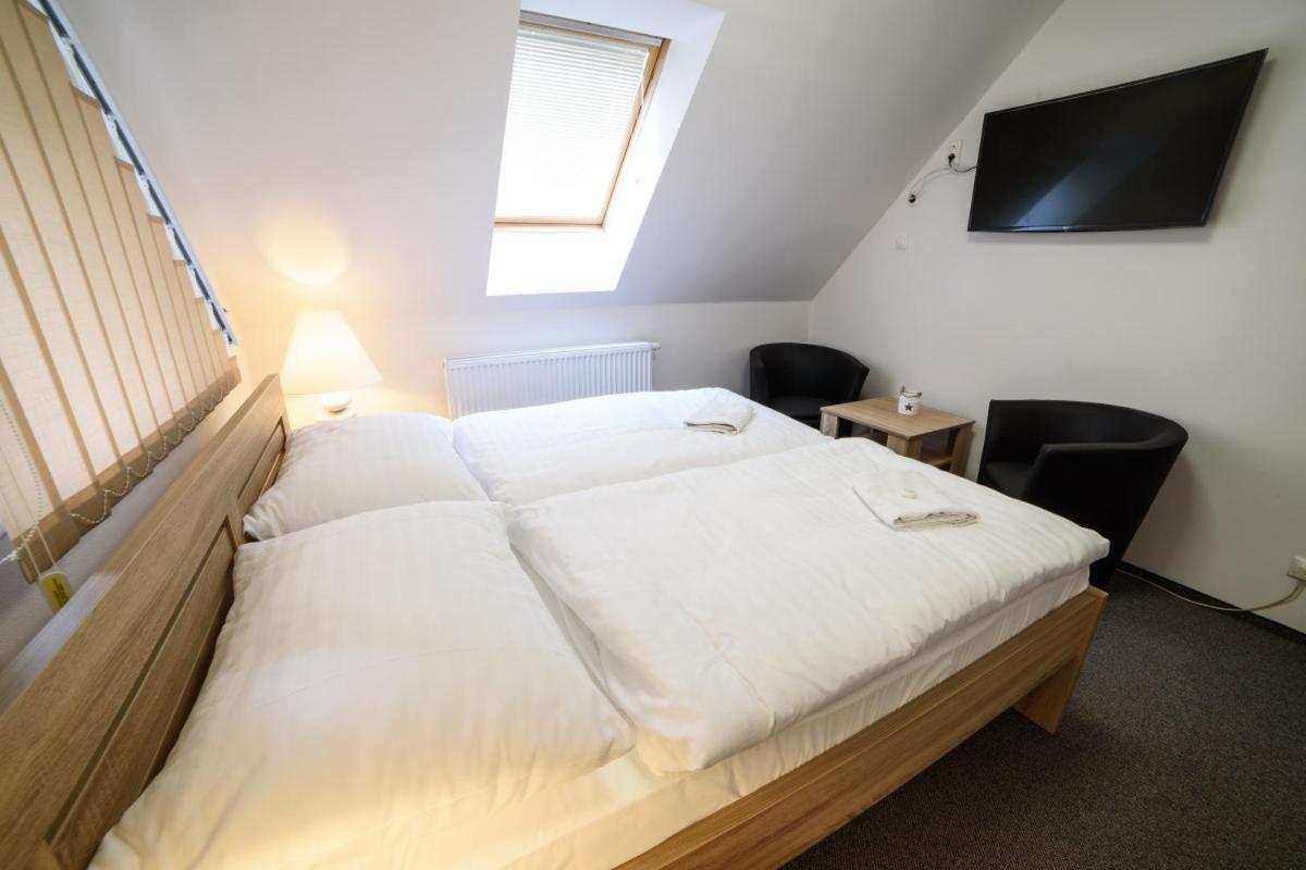 Motorest-Pension U Hrachu,S.R.O. Hotel Klatovy Kültér fotó
