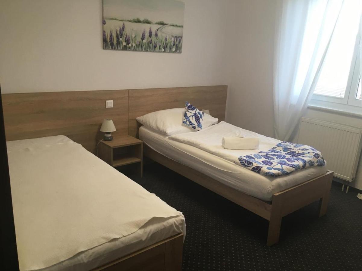 Motorest-Pension U Hrachu,S.R.O. Hotel Klatovy Kültér fotó