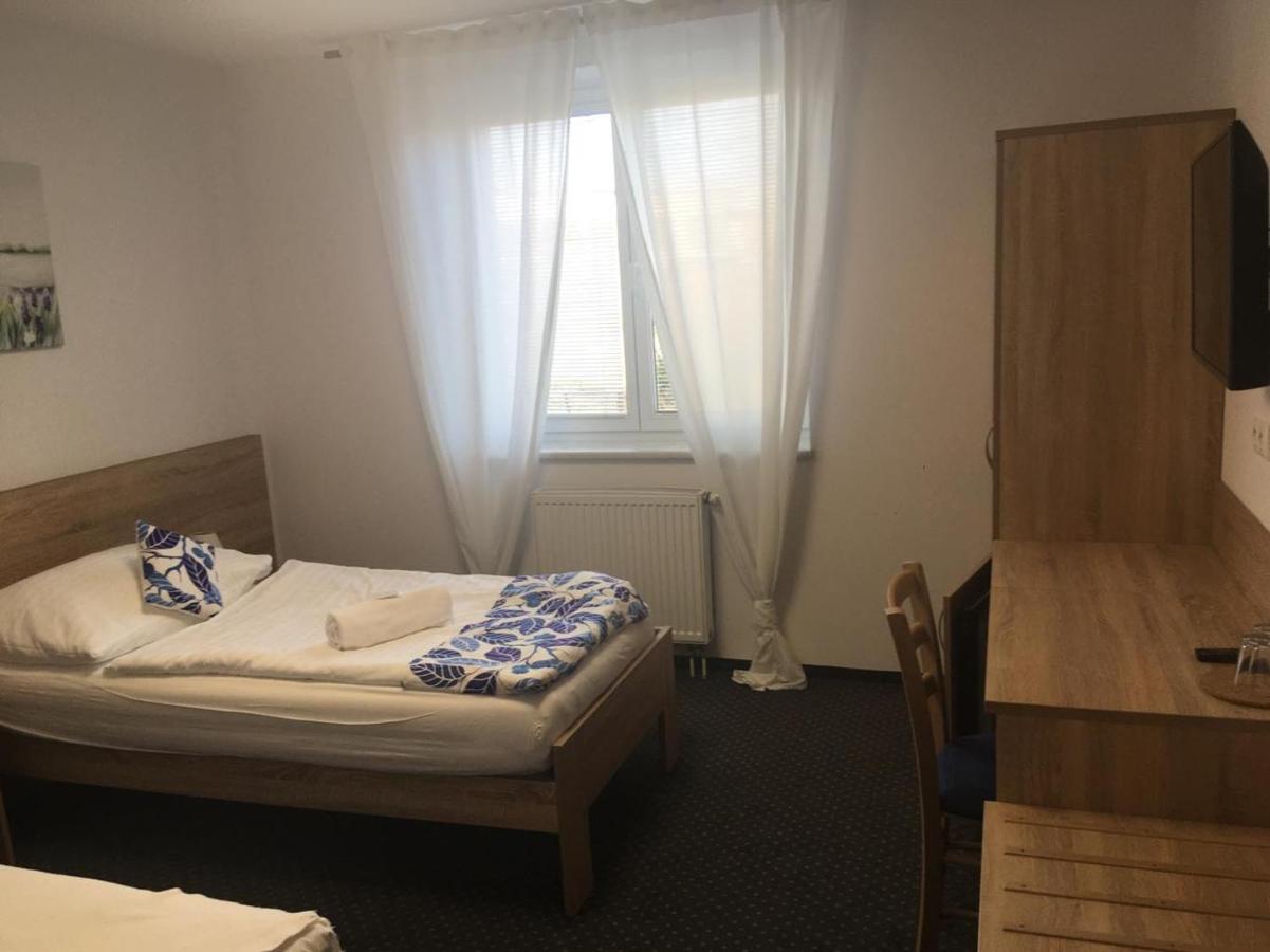 Motorest-Pension U Hrachu,S.R.O. Hotel Klatovy Kültér fotó